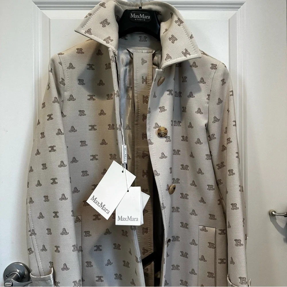 SOLD! MAX MARA FULL LOGO TRENCH COAT SIZE: US6 IT40 NEW WITH TAG FALL/WINTER - Picture 8 of 16